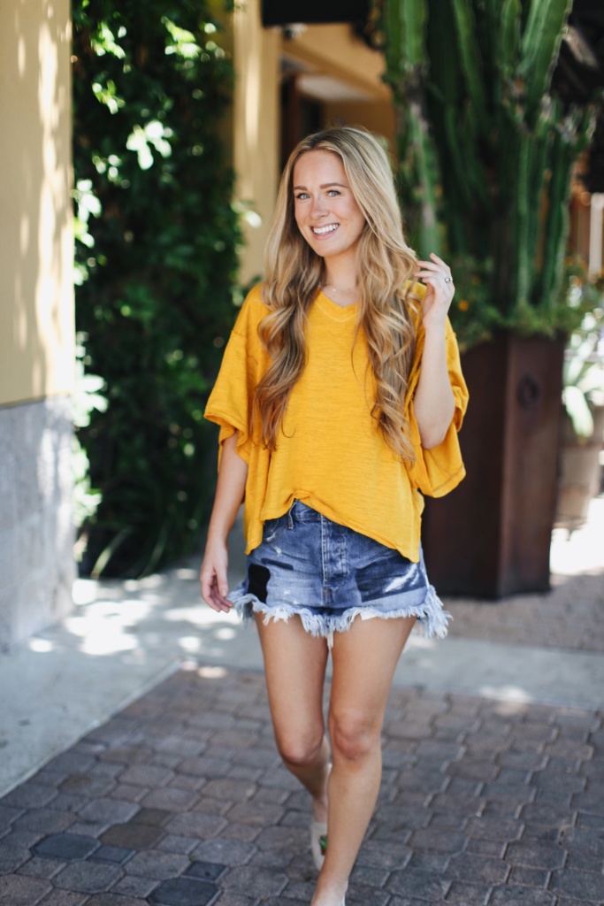 white and yellow tee